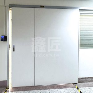 懸吊按壓式自動回歸木門